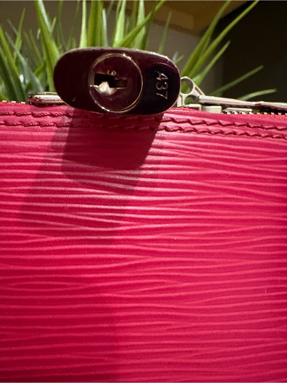 Louis Vuitton Alma PM Epi Fuchsia Satchel Top Handle Bag - Excellent condition - Picture 11 of 16